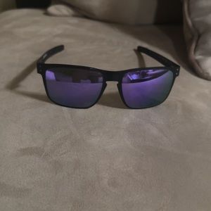 Oakley holbrook metal Violet purple, comes with cloth cover. And original box